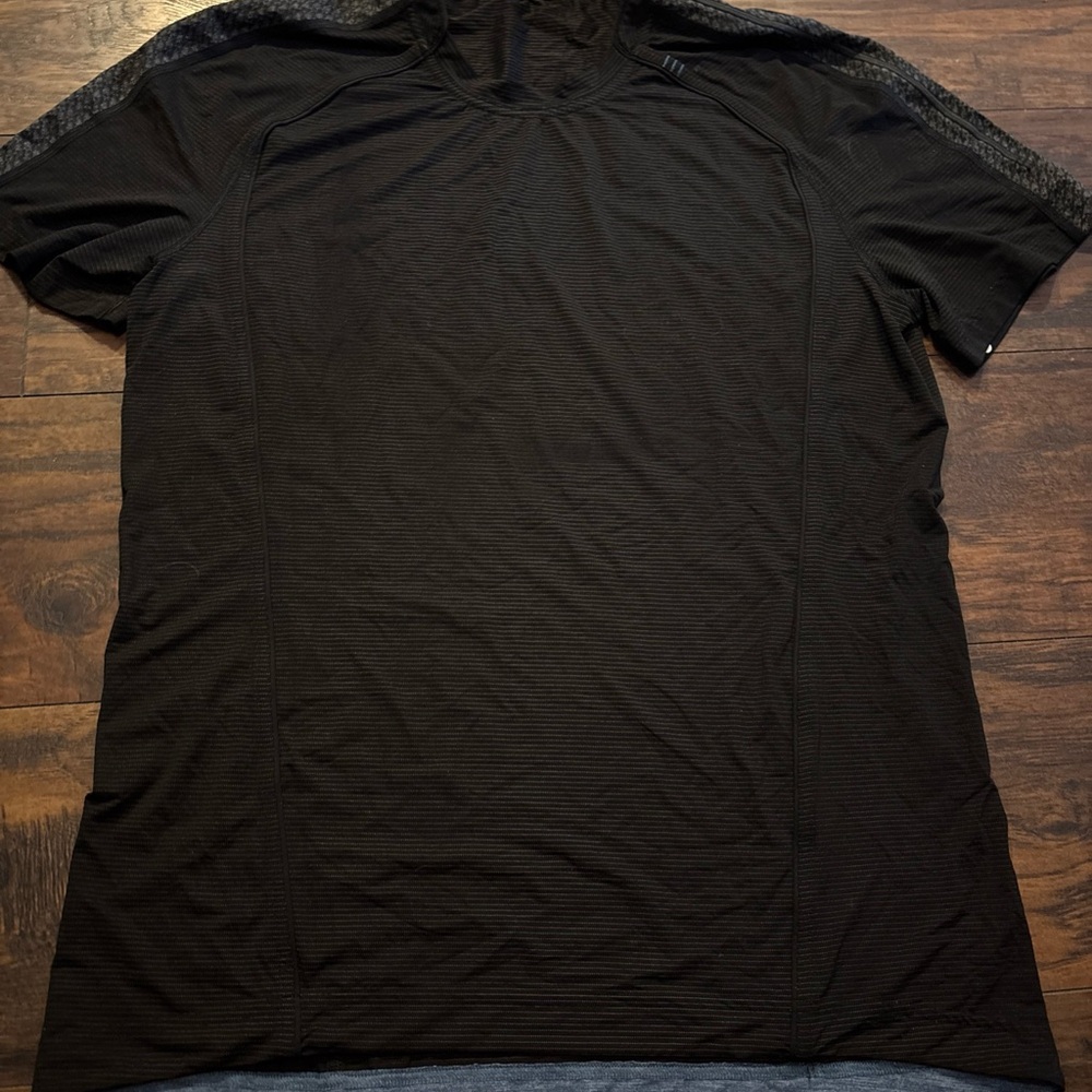 lululemon athletica Black Short-Sleeve Athletic Tee men’s large